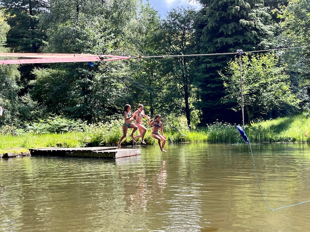 Vyletamezhnizda eskvalley